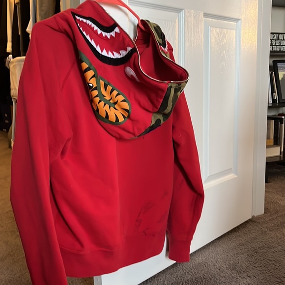 Authentic BAPE hoodie - Picture 5 of 8